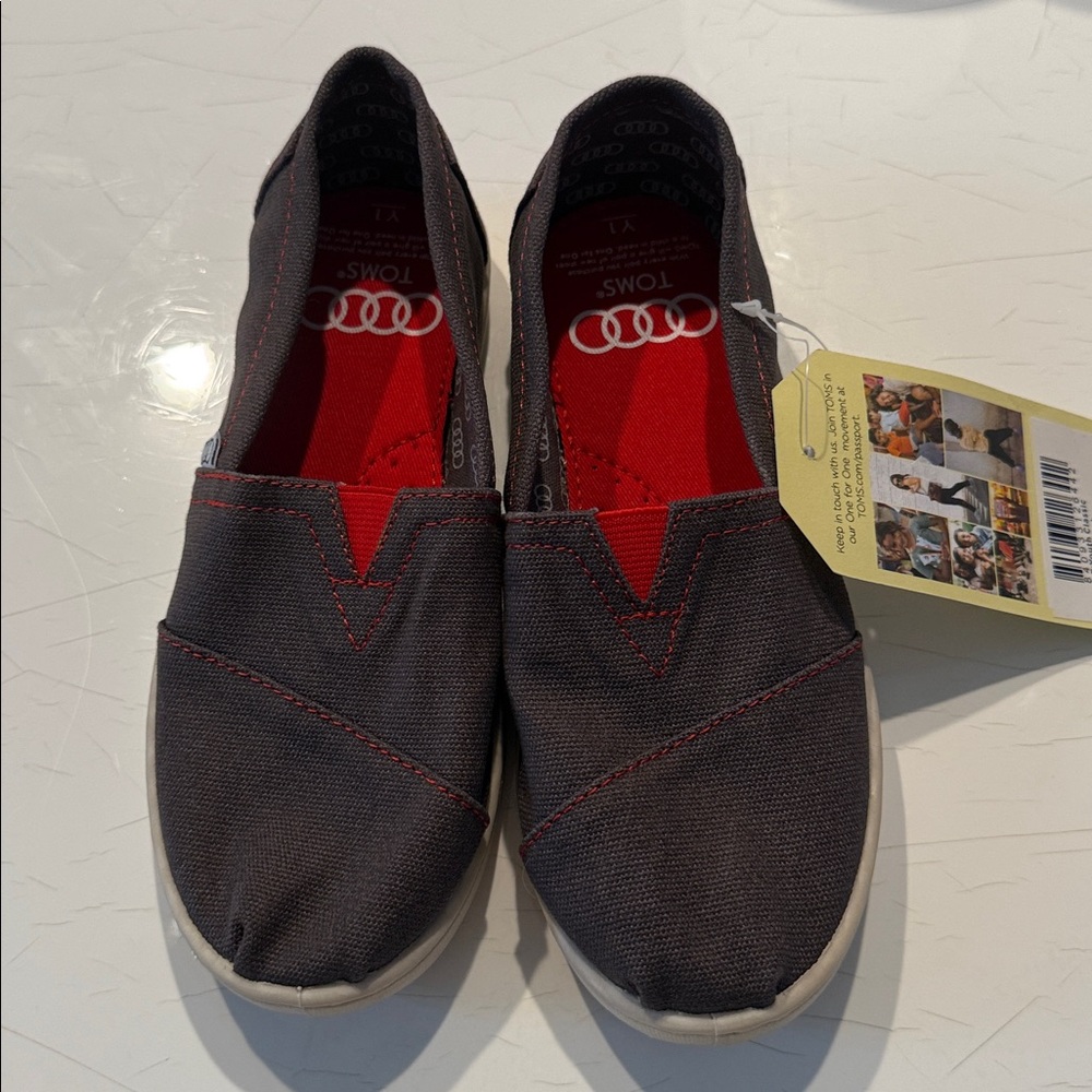 TOMS Limited Edition TOMS x Audi Collab Kids Classic in Ash Sz 1